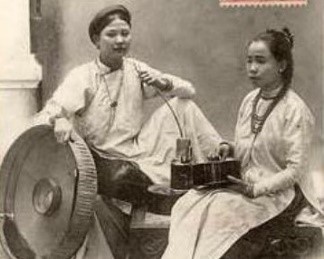 Đặc trưng Thế kỷ 20 là Dân chủ hóa Tiêu dùng Đặc trưng Thế kỷ 21 là Dân chủ hóa Sản xuất
