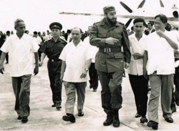 Nội dung Phục Hưng trước hết là Phục Hưng Văn hóa và Con người; Hình thức Phục Hưng trước hết là Phục Hưng Chính thể và Cộng đồng